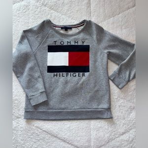 Like-New Tommy Hilfiger Crewneck